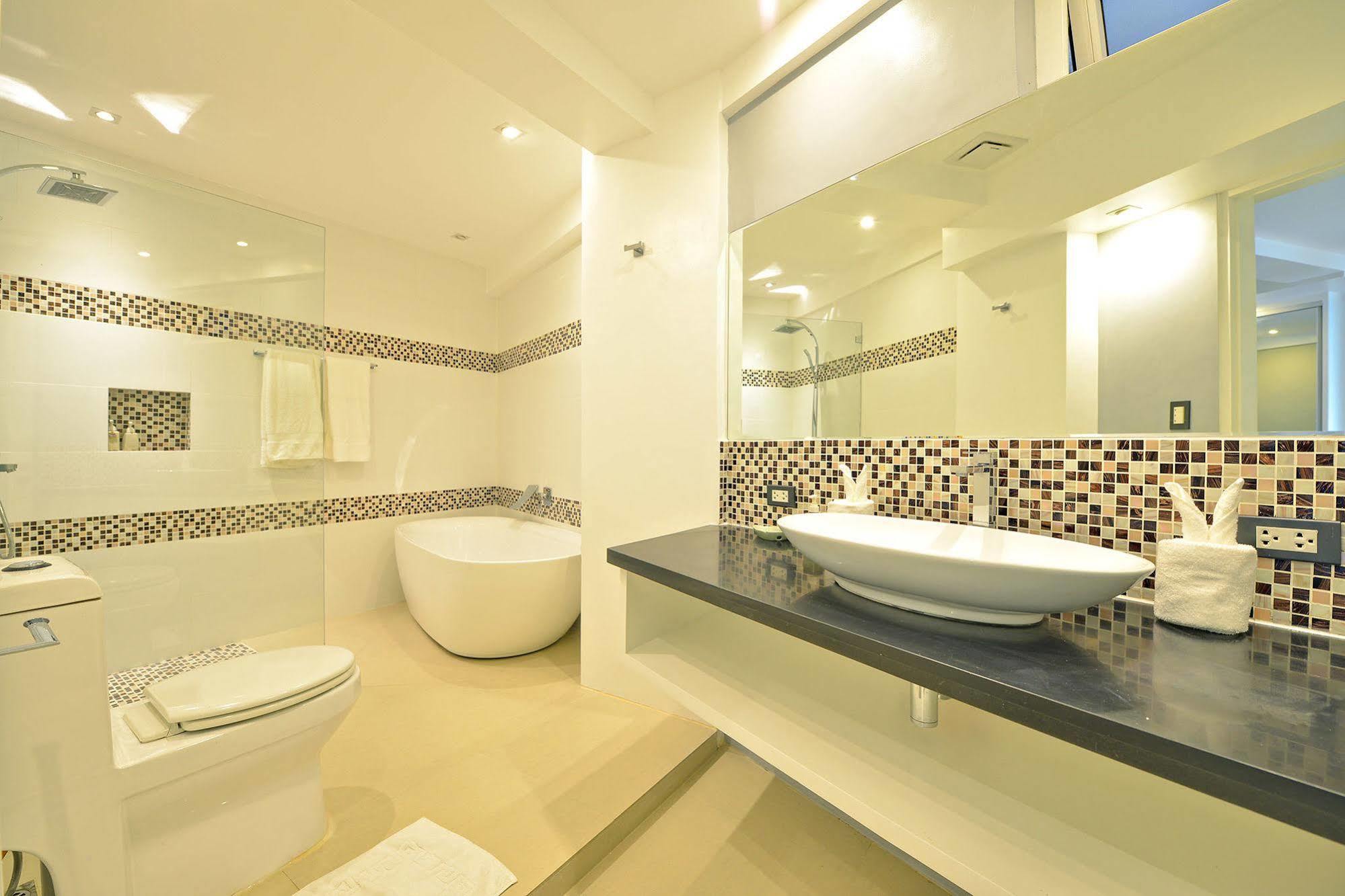 Boracay Karuna Luxury Suites Balabag  Exteriör bild